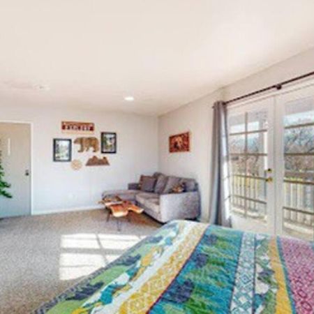 Couples Hideout In Heart Of Oakhurst Esterno foto