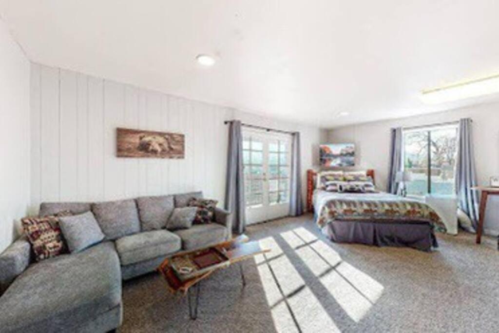 Couples Hideout In Heart Of Oakhurst Esterno foto